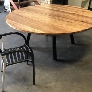 Hawk 180cm round table.