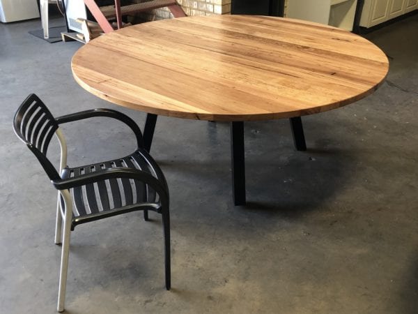 Hawk 180cm round table.